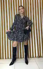 Черное платье на запах с рисунком