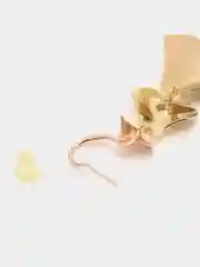 Золотой серьги-подвески "Лепески", золотистые, замок петля