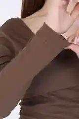 Шоколадный лонгслив женский с открытыми плечами, в рубчик, лапша, с длинным рукавом