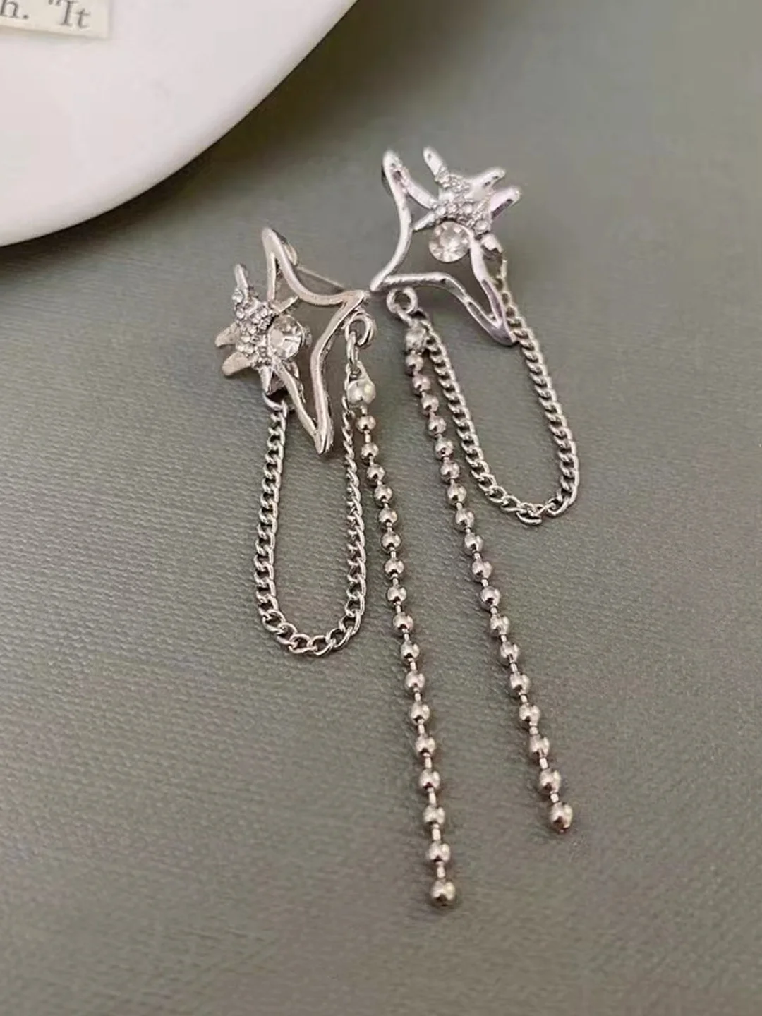 Женские серьги из двух звёзд с цепочкой
