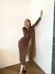 Шоколадный длинное платье облегающее