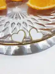 Белый серьги гвоздики сердце и клевер