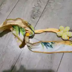 Желтый пояса женские