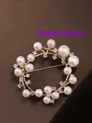 Молочный женские броши-булавки с красивыми изображениями