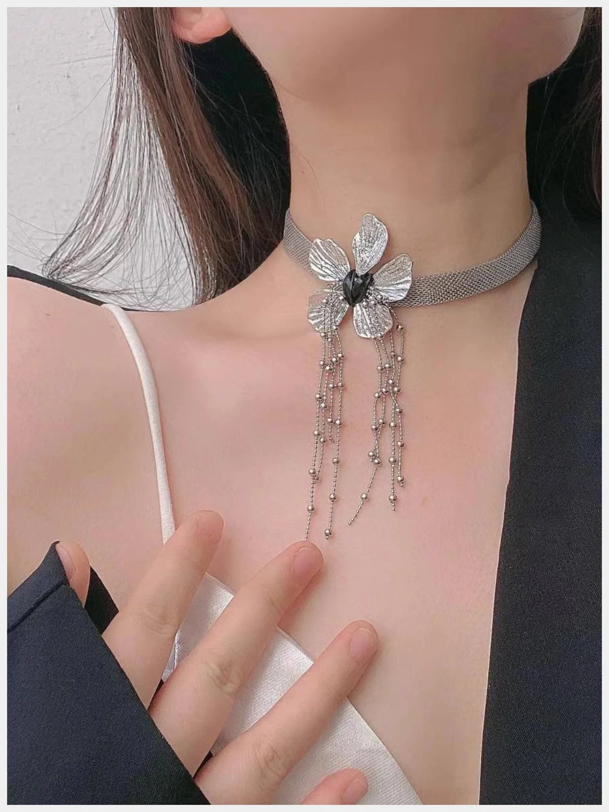 Серый колье женское, чокер, ожерелье, со цветком, вечернее, новогоднее