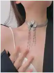 Серый колье женское, чокер, ожерелье, со цветком, вечернее, новогоднее