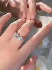 Серебряный женские кольца со вставками в виде сфер
