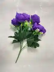 Фиолетовый искусственные цветы: пионы, розы, осока, растения, зелень