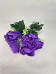 Фиолетовый искусственные цветы: пионы, розы, осока, растения, зелень