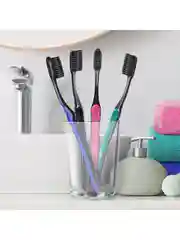 Зубная щетка Colgate с древесным углем для здоровья десен, мягкая, черная, 2 шт