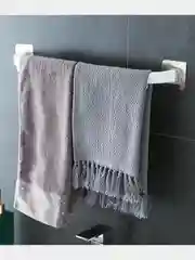 Белый держатель настенный, для полотенец