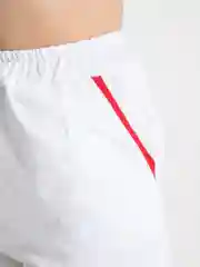 Бежевый шорты и футболка