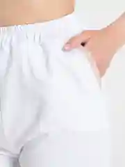 Бежевый костюм: шорты, футболка