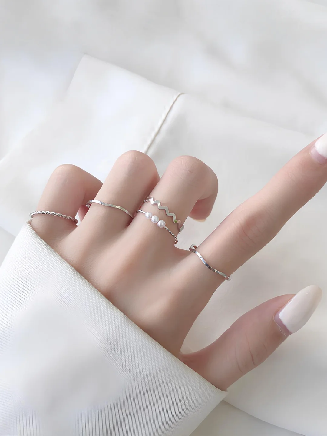 Серебряный набор женских тонких колец из 5 штук