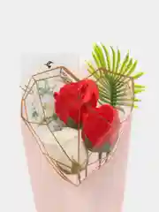 Алый букет из мыльных цветов, роз Декоративный букет, мыльные розы