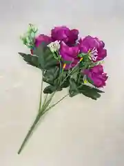 Бордовый искусственные цветы: пионы, розы, осока, растения, зелень