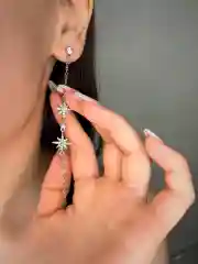 Серьги длинные бижутерия повседневные нарядные с камнями