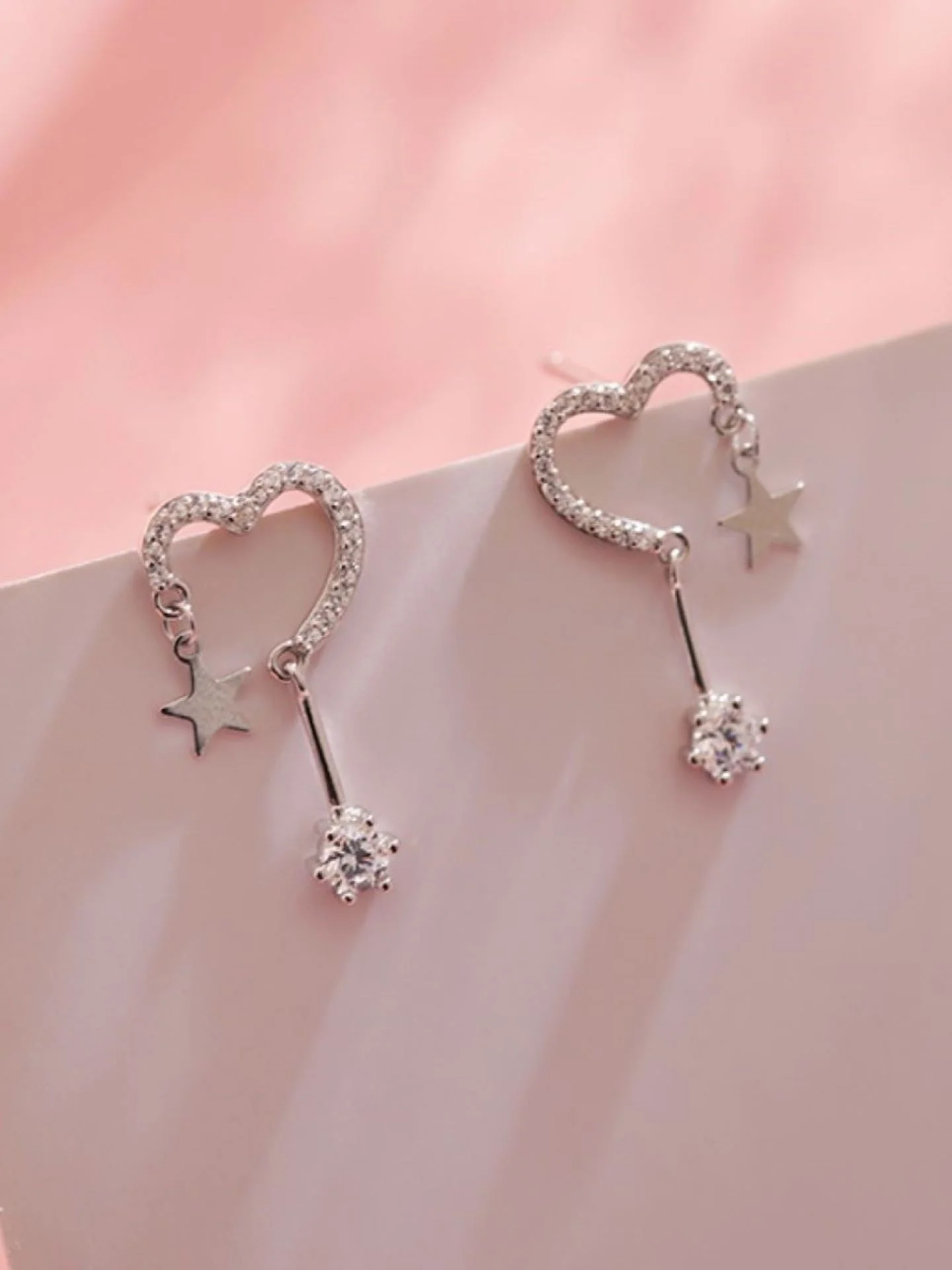 Серьги сердце бижутерия повседневные нарядные с камнями
