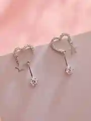 Серьги сердце бижутерия повседневные нарядные с камнями