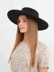 Черный шляпа модель КРОР с большими полями