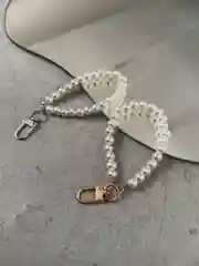 Брелок из жемчуга цепочка