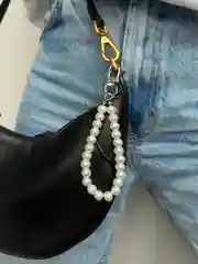 Серебряный брелок из жемчуга цепочка