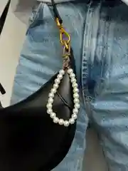 Брелок из жемчуга цепочка