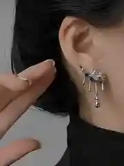 Серебряный женские серьги с подвесками и стразами