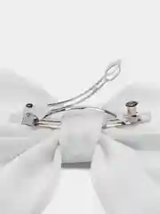 Белый бант для волос на заколке