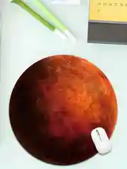 Багровый круглый коврик для мыши в виде планеты
