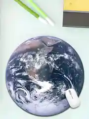 Голубой круглый коврик для мыши в виде планеты