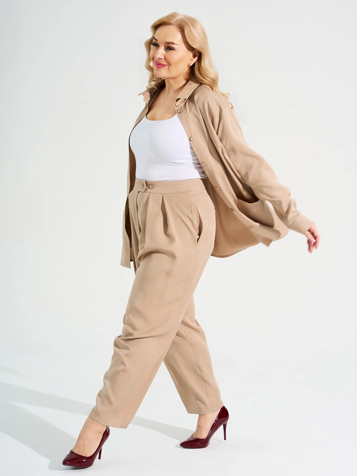 Бежевый брюки женские DIMMA fashion studio "Лео"