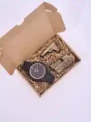 Мыло мужчине часы и пистолет