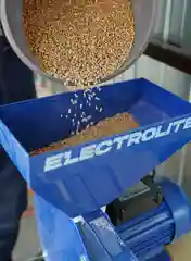 Зернодробилка для домашнего хозяйства электрическая ELECTROLITE ИЗБ-1 2500 Вт, 400 КГ/Ч