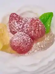 Мыло ручной работы "Десерт Павловой с ананасом и клубникой"