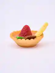 Тарталетка с клубникой и ананасом"