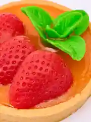 Тарталетка с клубникой и мятой в апельсиновой заливке