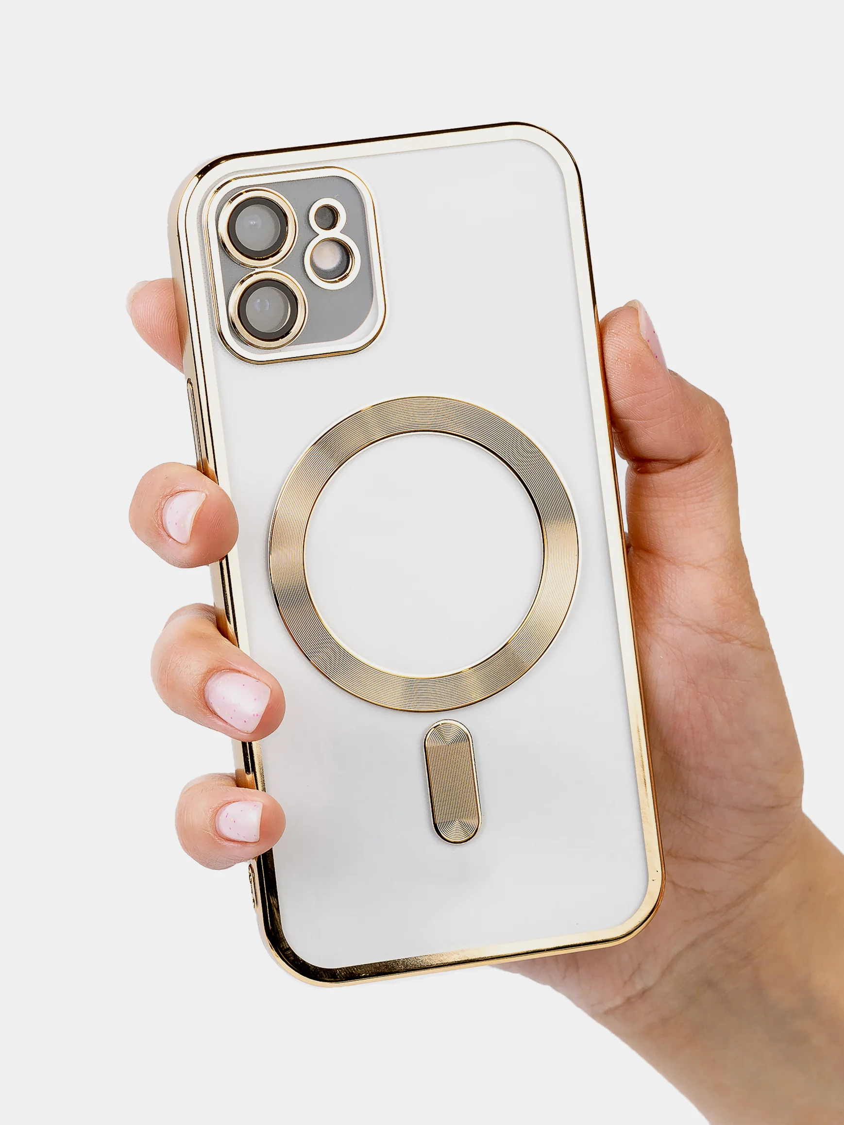 Золотой противоударный чехол на iPhone 12 со встроенным магнитным креплением MagSafe