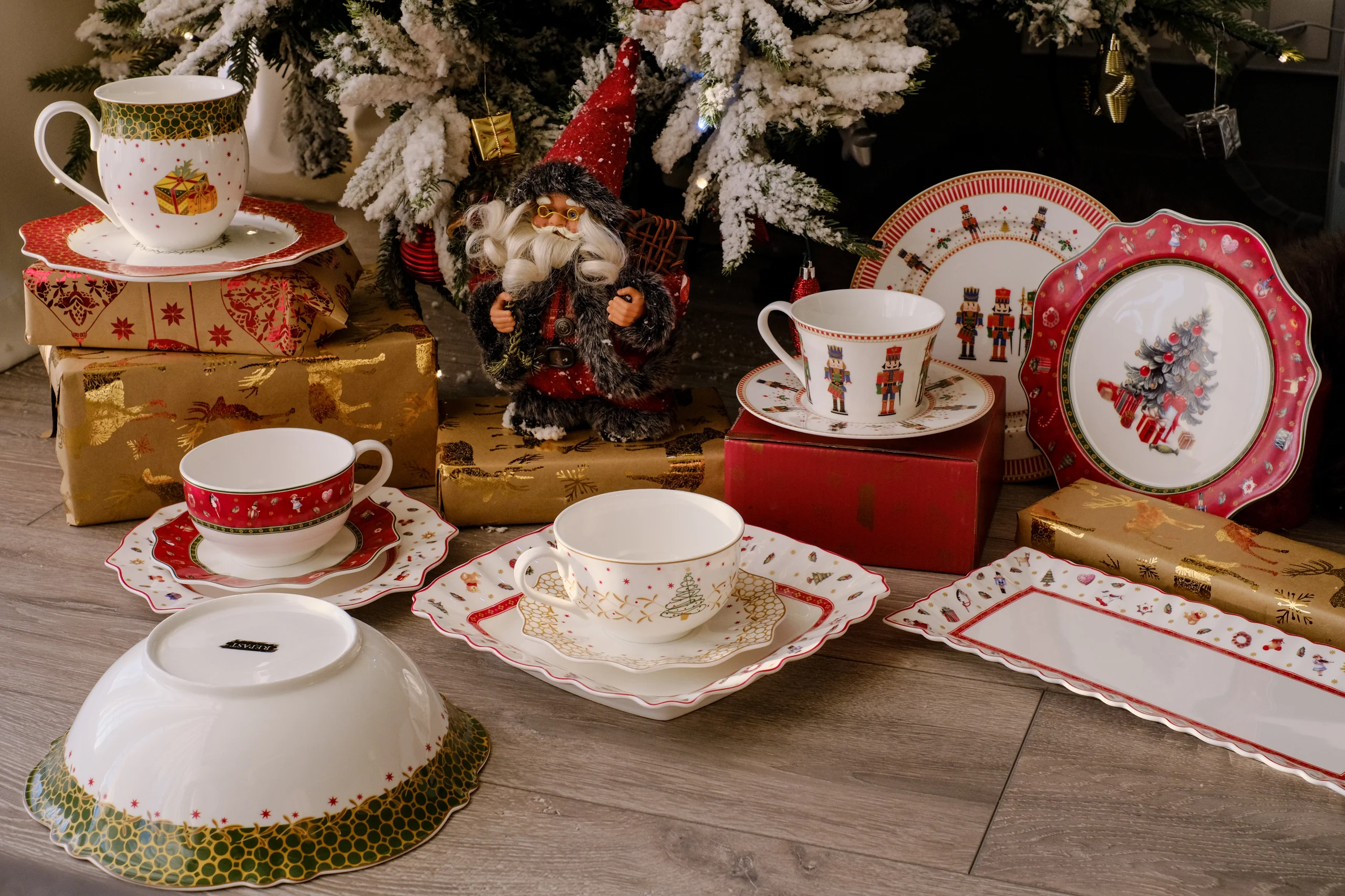 Разноцветный салатник Repast Christmas world Magic time диаметр 23,2 см