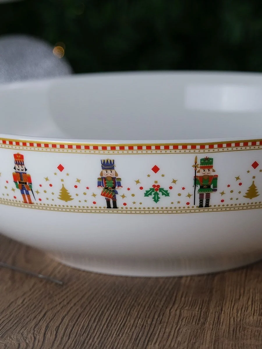 Разноцветный салатник Repast Christmas world Щелкунчик диаметр 23,4 см