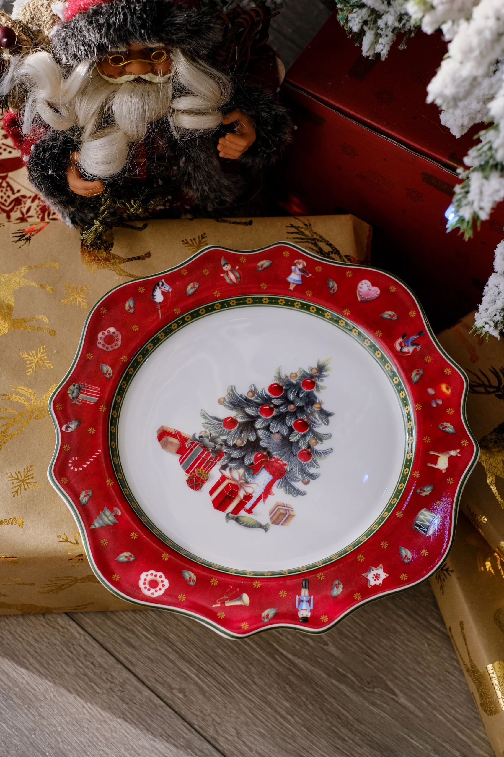 Разноцветный блюдо круглое Repast Christmas world Bordo диаметр 30 см