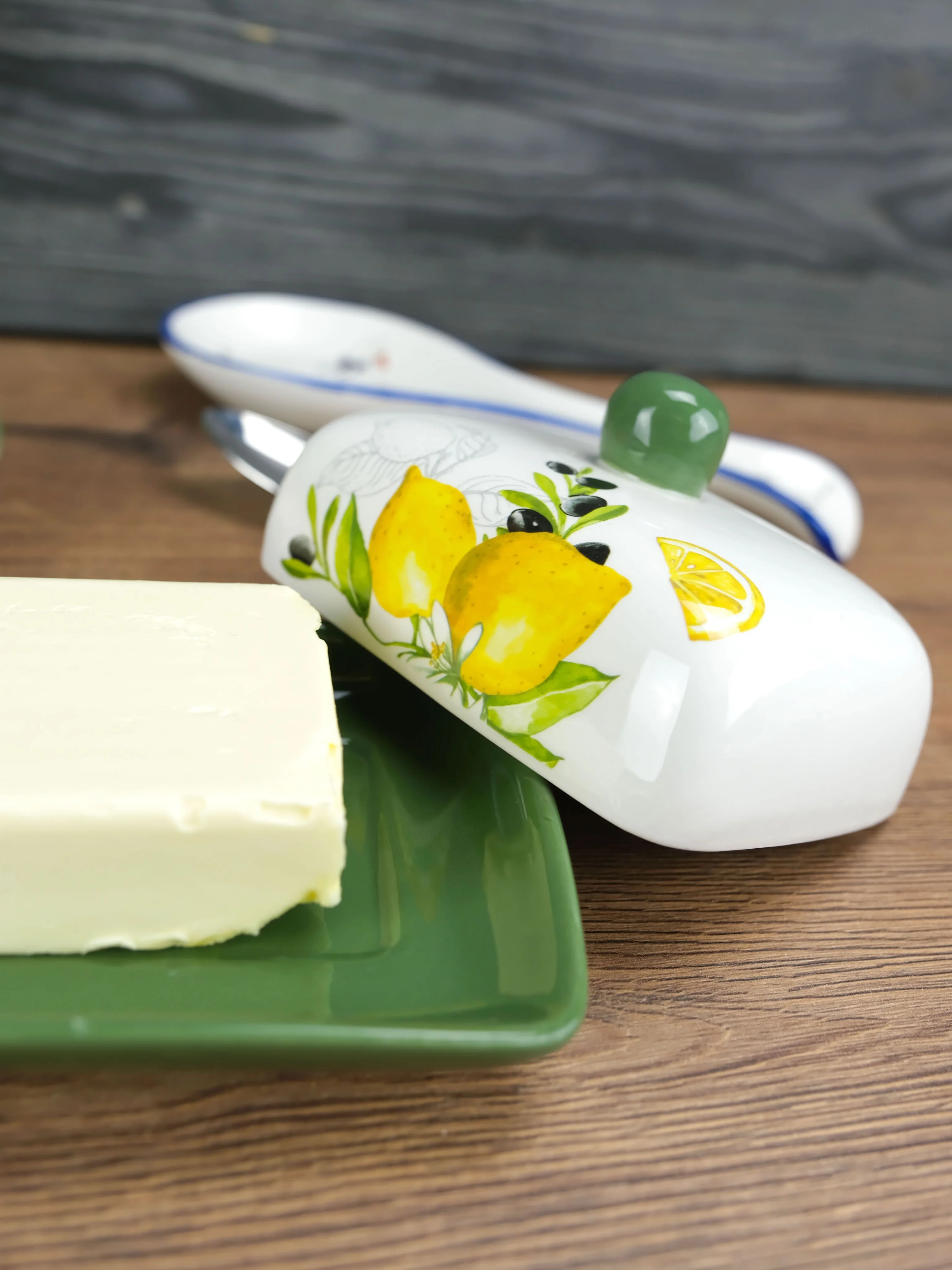 Маслёнка с крышкой REPAST Лимоны и оливки 17*12,5*8,3 см
