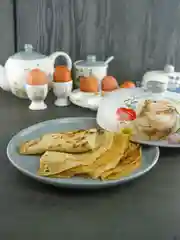 Серебряный блюдо для блинов с крышкой Repast Honey Bunny 23*9,7 см