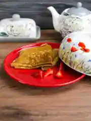 Блюдо для блинов с крышкой REPAST Маки 23*23*9,7 см