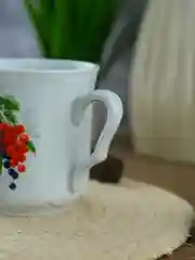 Белый кружка Nela Time Средняя карель Слива