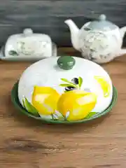 Блюдо для блинов с крышкой REPAST Лимоны и Оливки 23*23*9,7 см