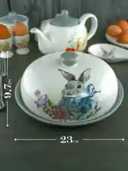 Серый блюдо для блинов с крышкой Repast Happy Easter 23*9,7 см