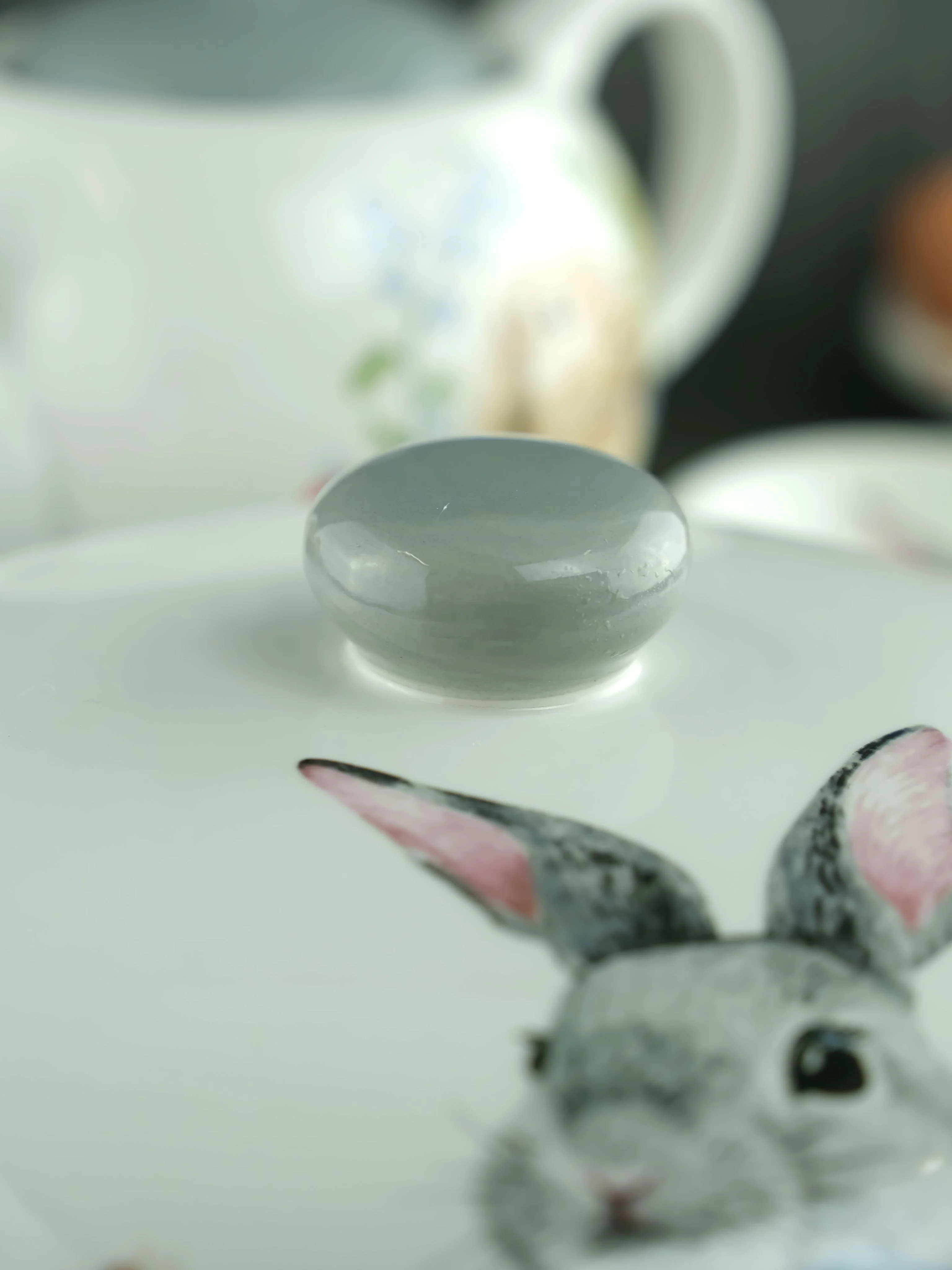 Серый блюдо для блинов с крышкой Repast Happy Easter 23*9,7 см