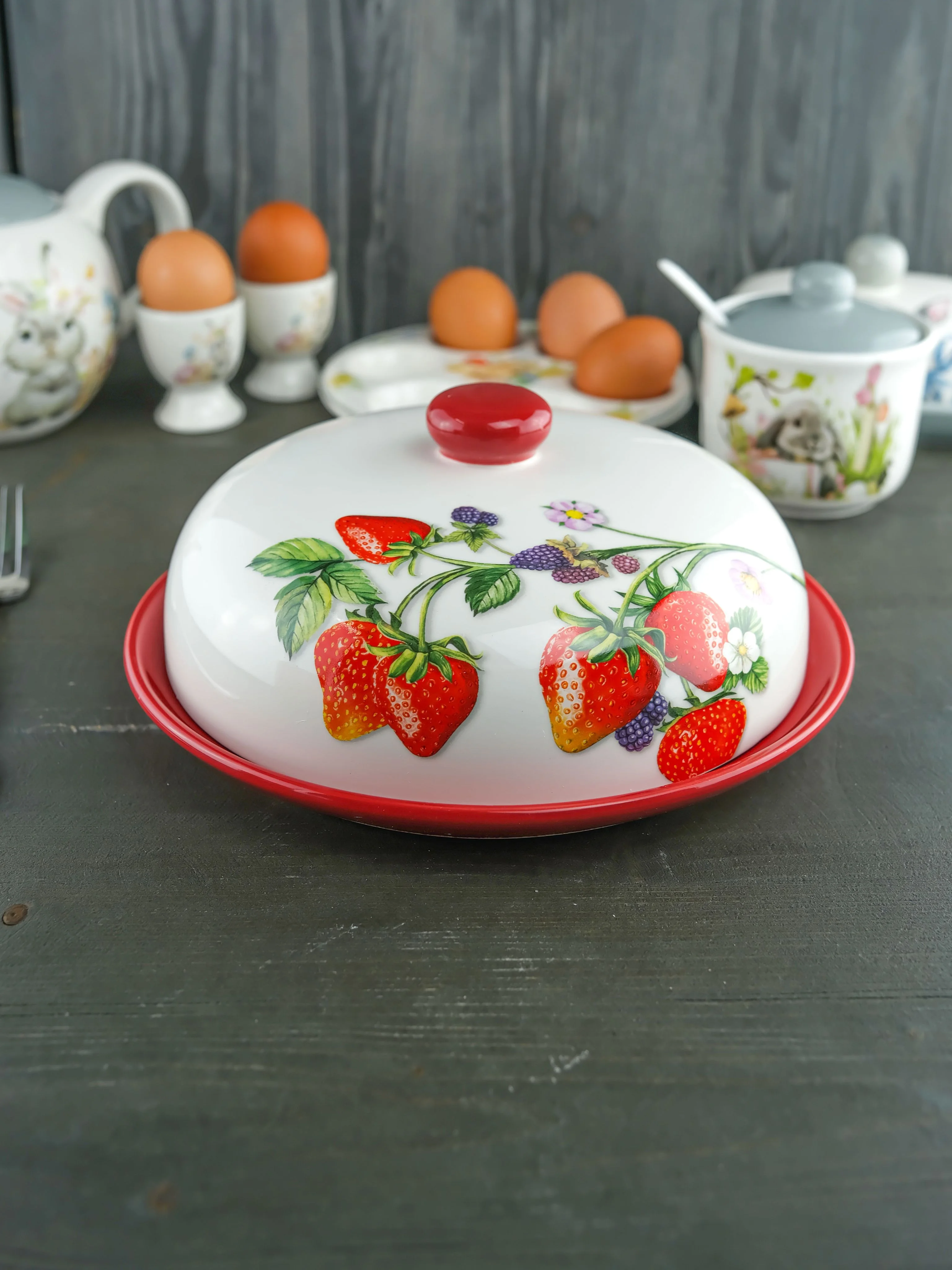 Красный блюдо для блинов с крышкой Repast Клубника 23*23*9,7 см