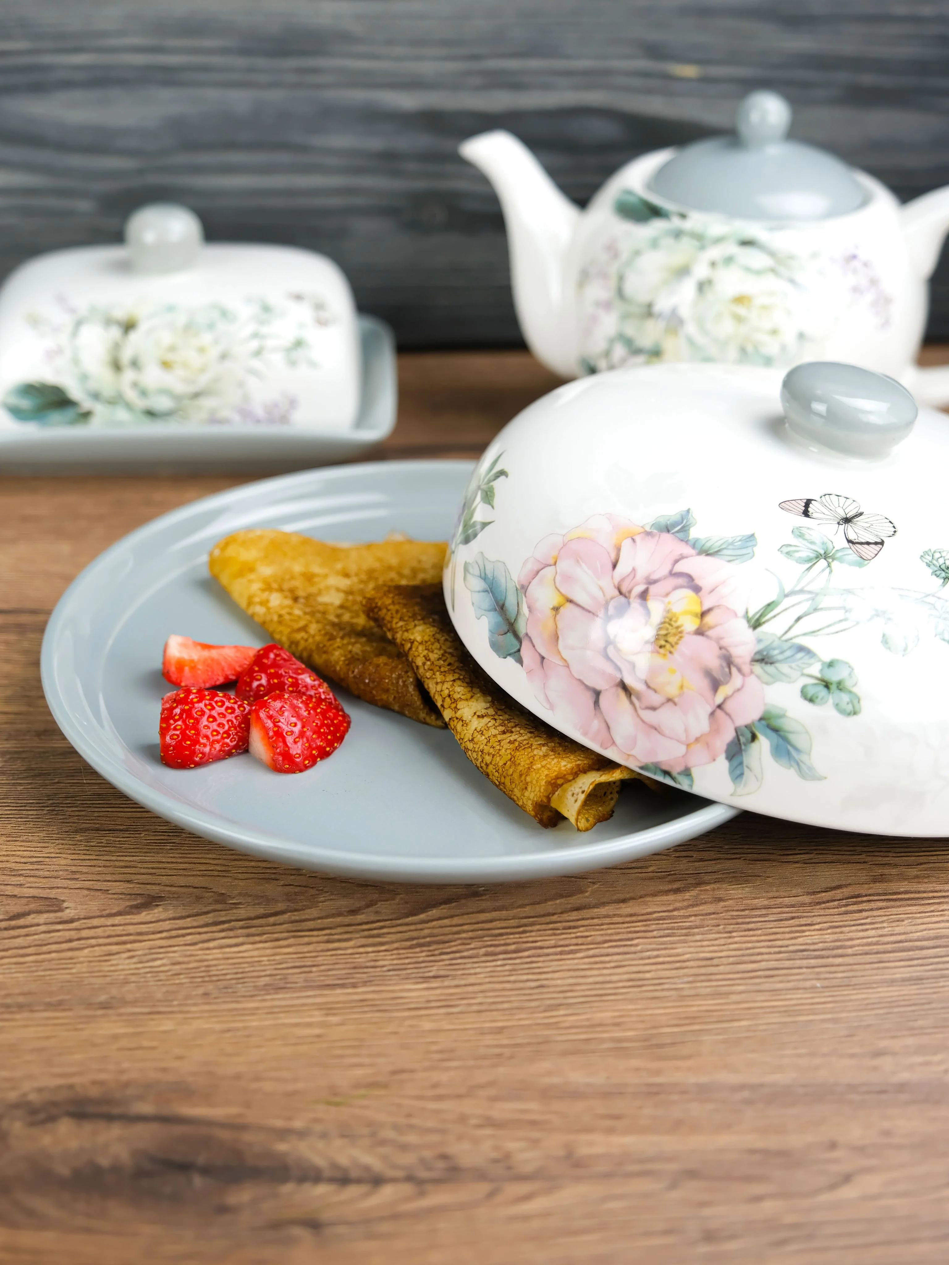 Блюдо для блинов с крышкой REPAST Розы 23*23*9,7 см